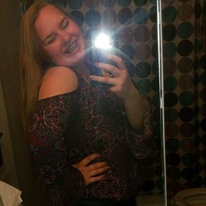 Meet your Posher, Demi